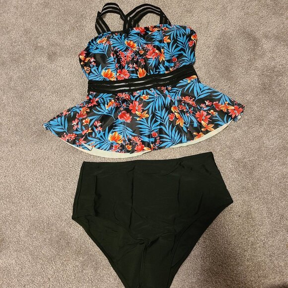 7 item lot! MEGA SALE PRICE!!  Size Small, NWT NWOT Ladies Lot- size Small lot - Picture 6 of 11